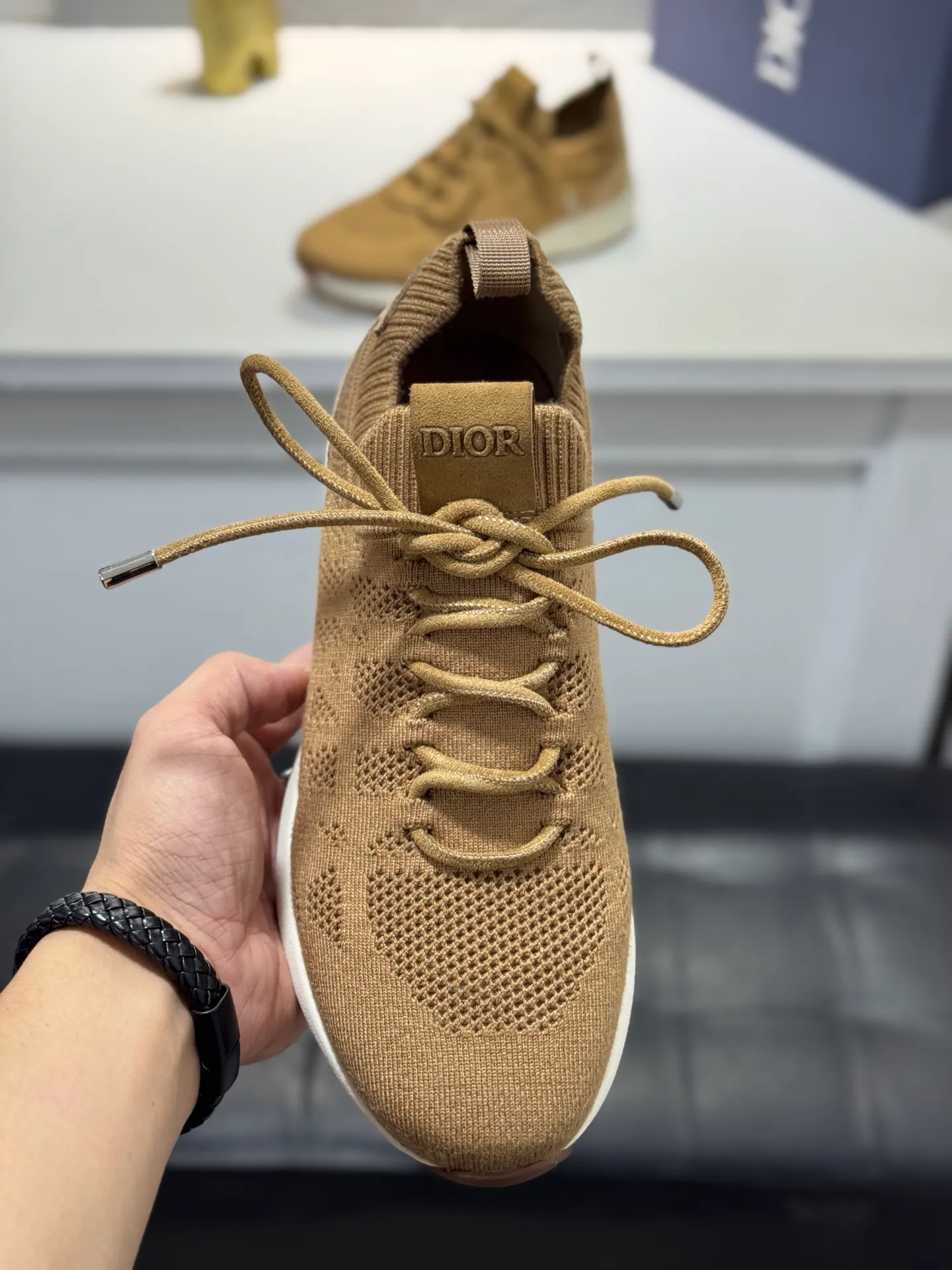 Men's shoes💰400【New style】🎠🎠Dior🔍Top purchasing agent🇮🇹 Di The new super-popular sneakers from the popular sneakers are synchronized with the new counters. The uppers are made of flying woven fabrics, and the logo logo on the tongue is perfectly reproduced with complex craftsmanship that is a must-have for fashionistas. The soles: the original soles are specially provided by the original factory, and the exclusive molded soles are super comfortable. The original factory orders, 🔍🔍multiple colors are available, you can go in and out of the counter at will, welcome to compare, a must-have for fashionable men. Code number: 38-44 (45 customized